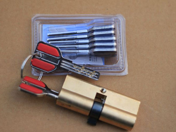 谢通门24小时上门开锁公司